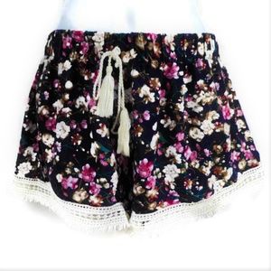 Hype Shorts Boho Tassel Lace Fringe Hem Floral L